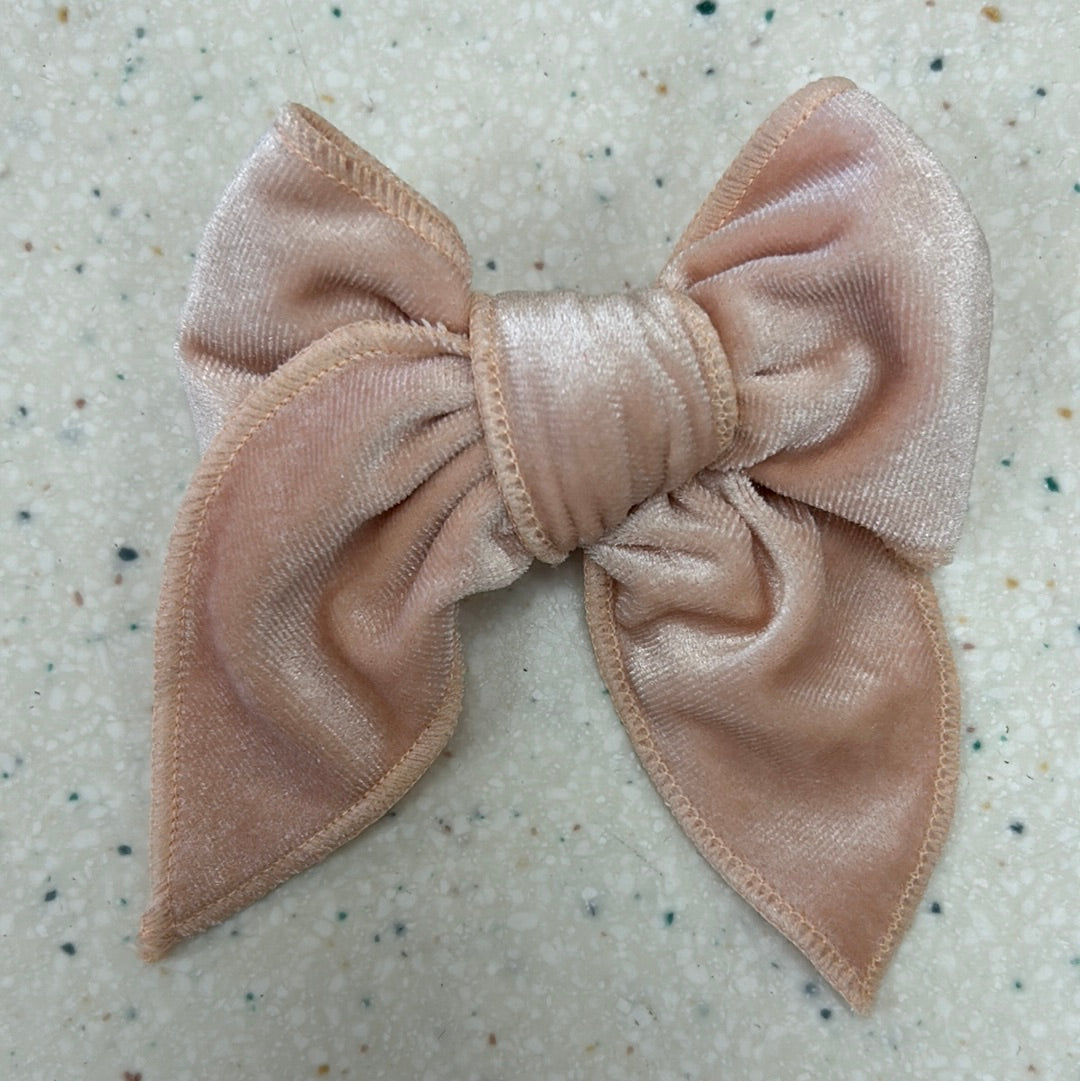 Velvet Bow in Peach - Doodlebug's Children's Boutique