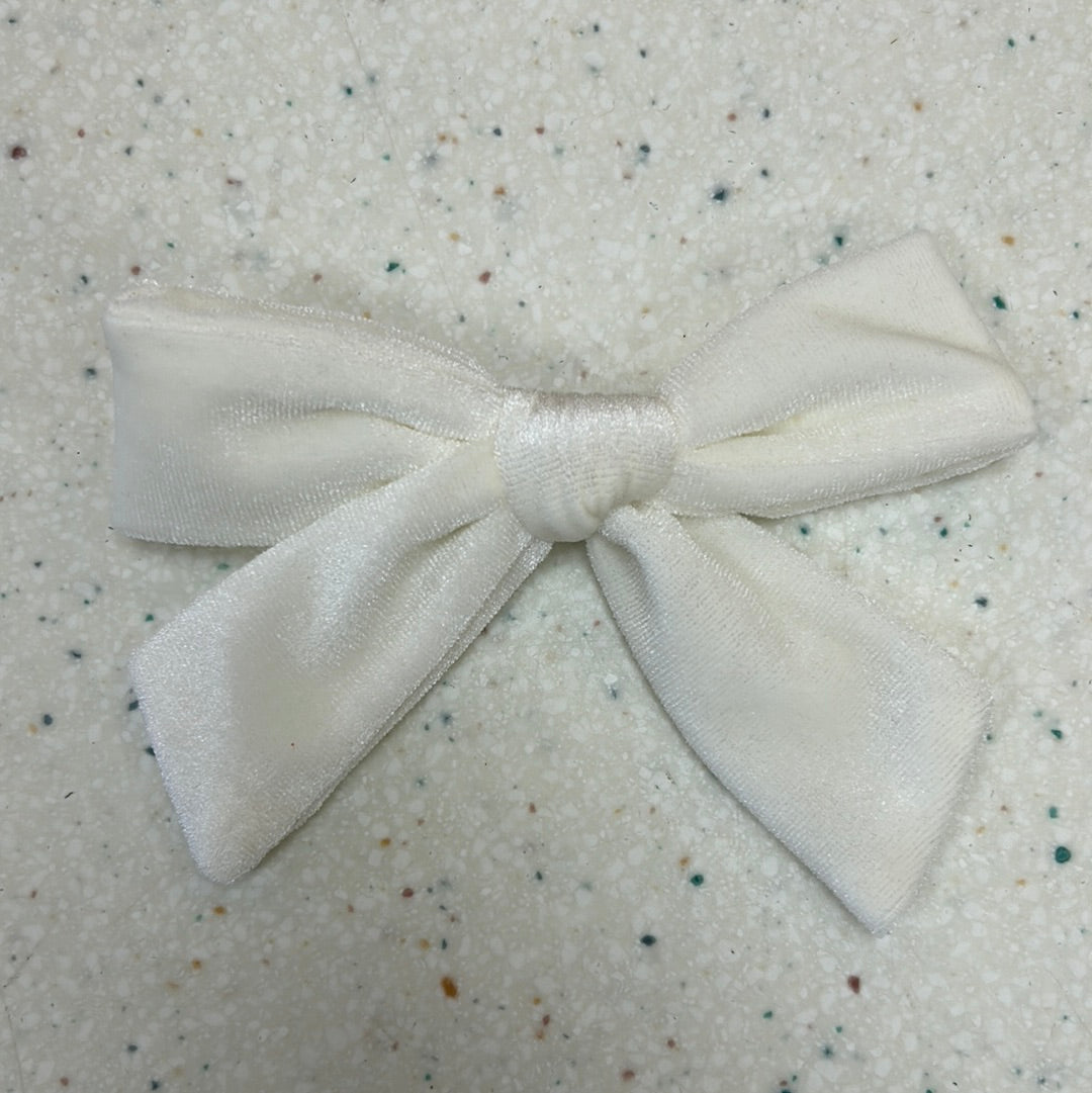 Long Tail Velvet Bow in Ivory - Doodlebug's Children's Boutique