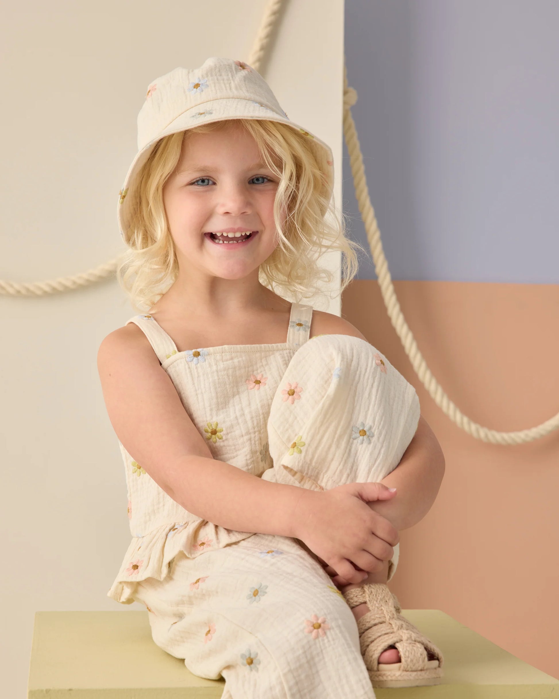 Kayli Set in Embroidered Daisies - Doodlebug's Children's Boutique