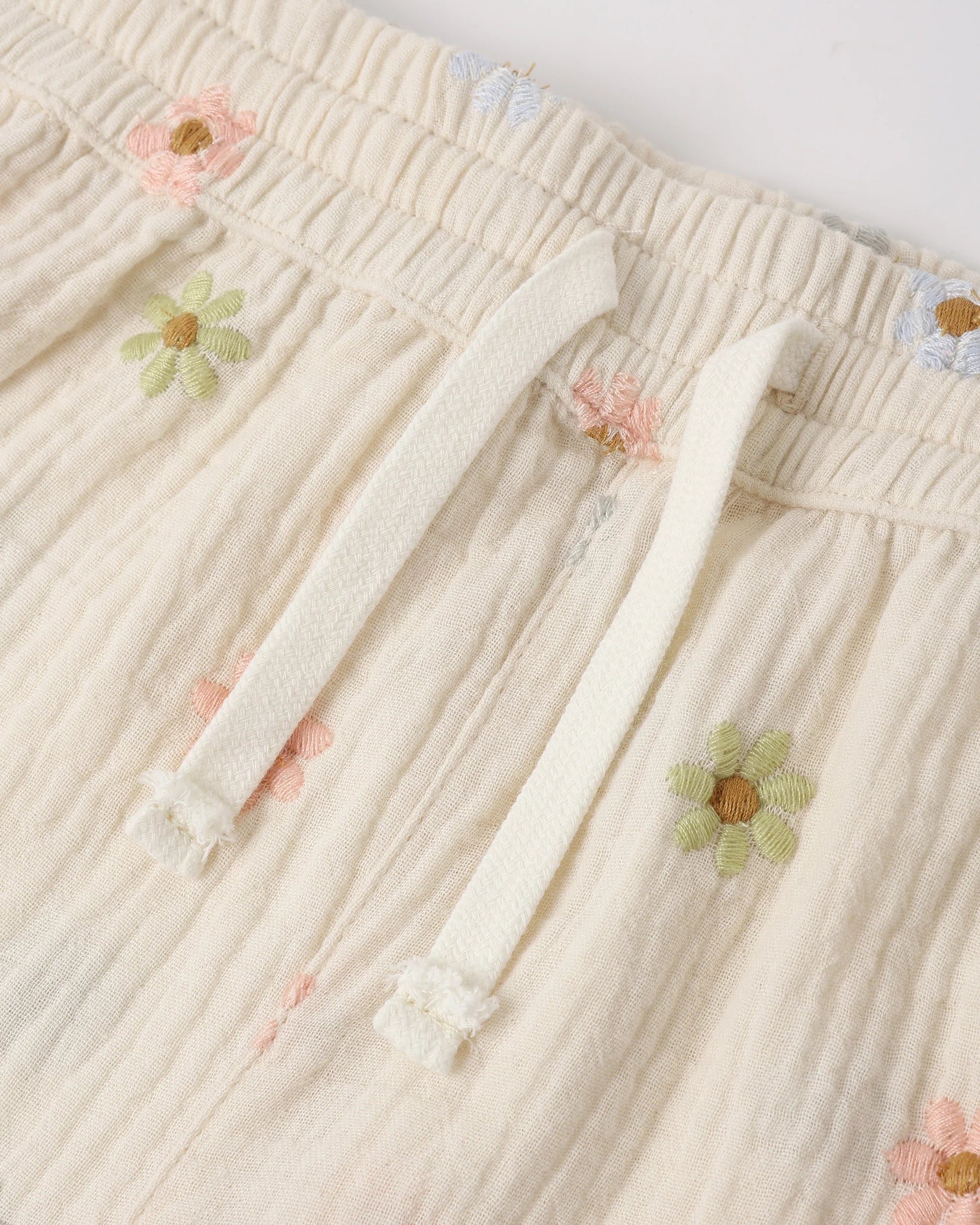 Kayli Set in Embroidered Daisies - Doodlebug's Children's Boutique
