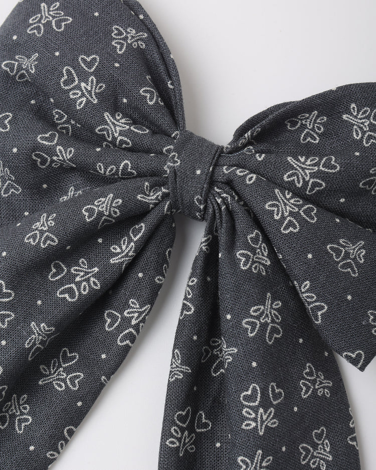 Oversized Bow in Heart Ditsy